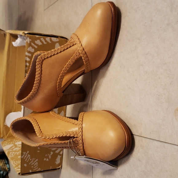 NEW Handmade Elf Leather heels - Picture 1 of 15